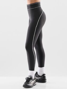 Aritzia Golden TnAction Tiebreak Hi-Rise 26” Leggings NWT Size 00